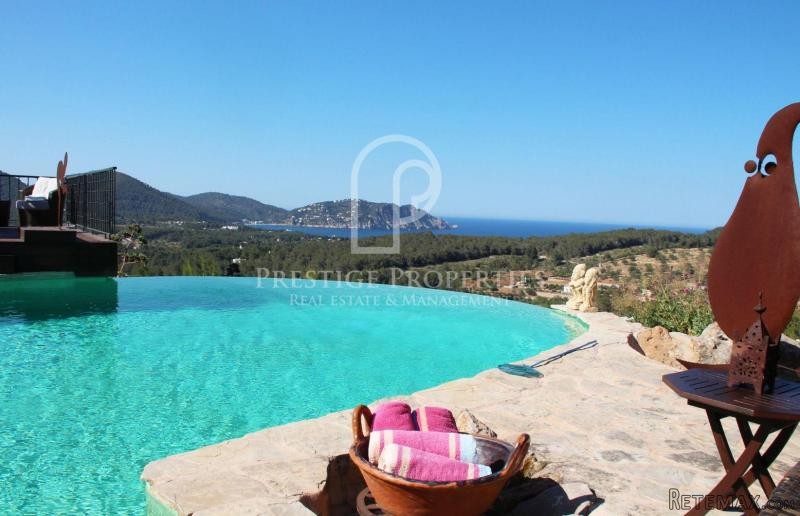 Magnificent villa with stunning sea and..