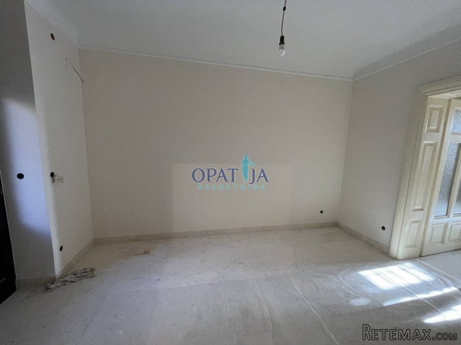 Opatija- strogi centar stan 64 m2 novouređen sa parkingom - 2