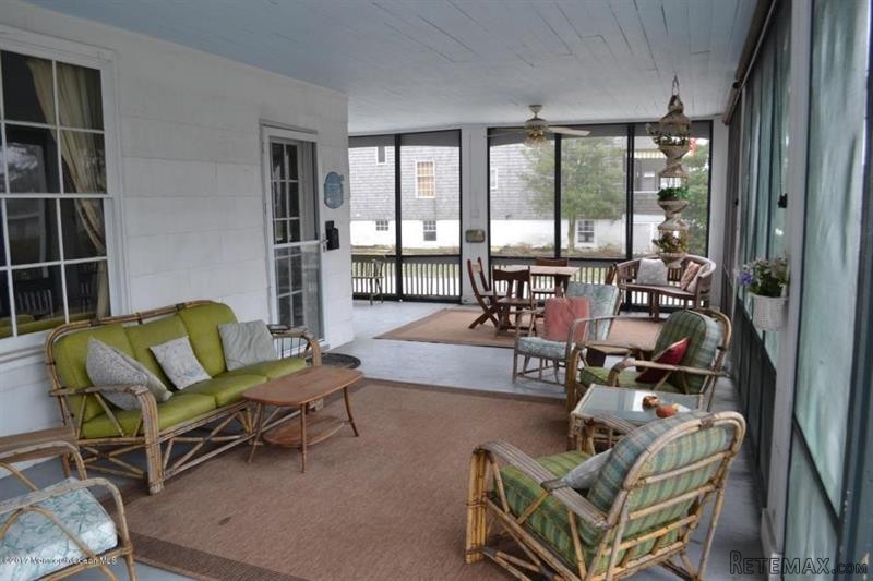 4 bedroom Detached House For Sale: 615..