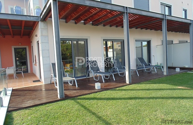 Luxurious, Secluded, Modern Apartment..