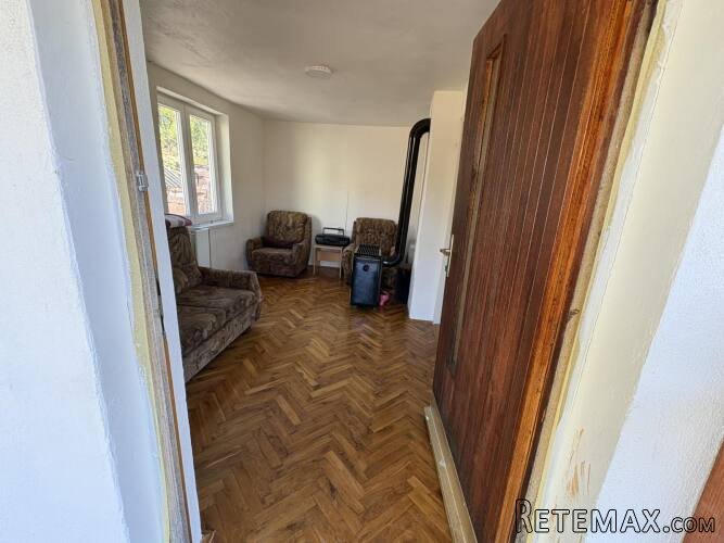 Vikend kuća 55m2,uknjižena,na 10ari placa - 10