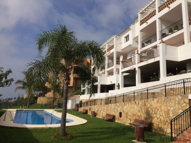 2 Bedroom Middle Floor Apartment