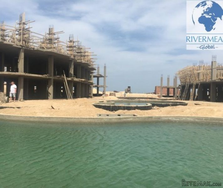 Pool View One Bedroom Apartment Near El..