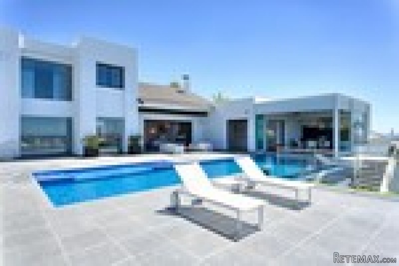5 Bedrooms - Villa - Malaga - For Sale