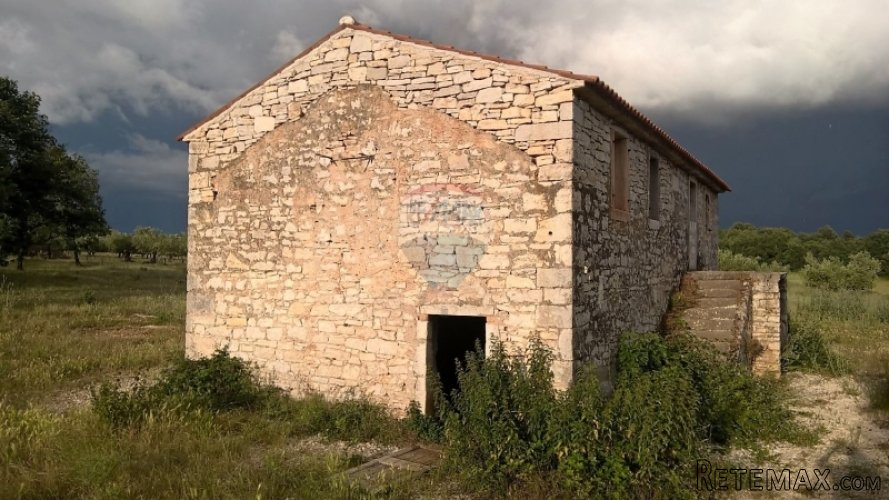 Tar, stoljetna kuća za adaptaciju sa velikim imanjem - 3