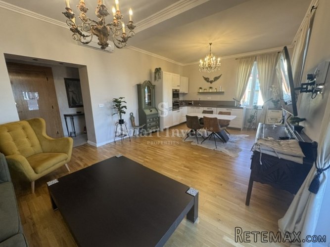 LOVRAN - CENTAR, stan u staroj vili 0d 98 m2, 150 m do mora