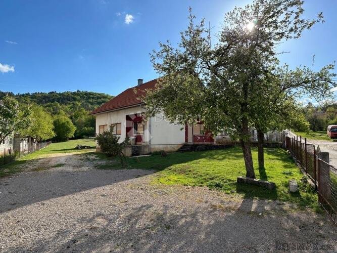 Kuća s lijepom velikom okućnicom, Vukšić - 2