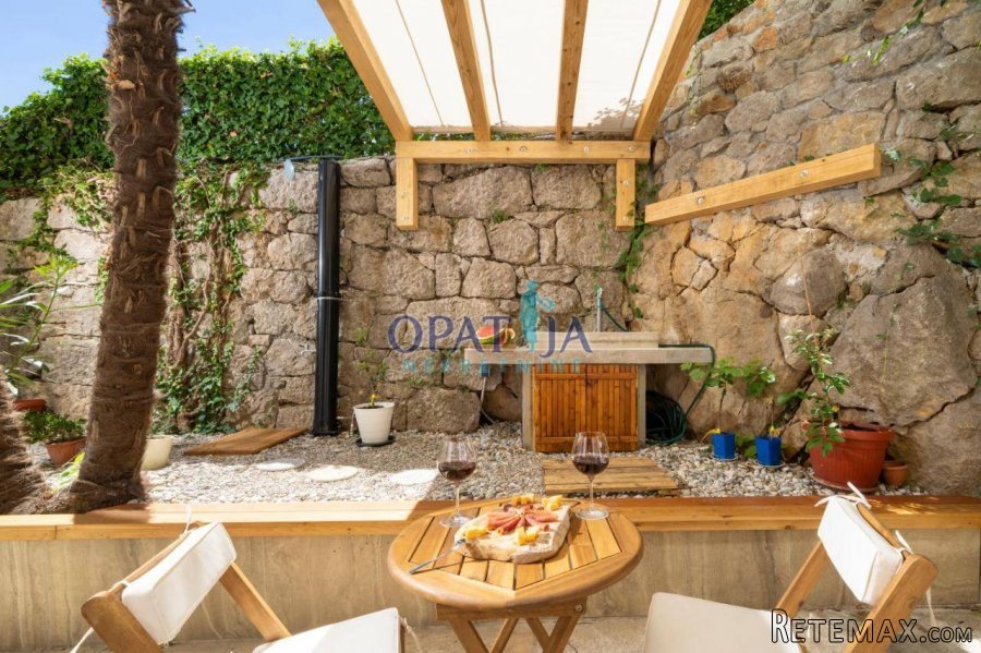 Opatija blizina centra stan prizemlje 2S+DB, 55 m2 - 2