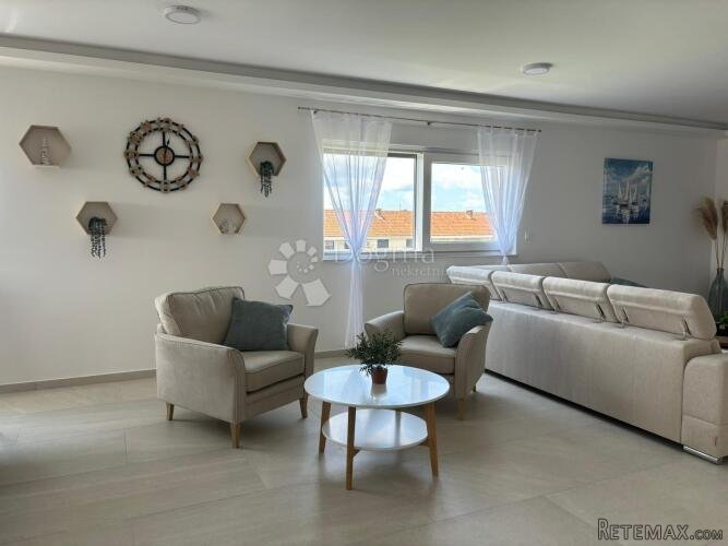 Predivan stan - pogled more - 3