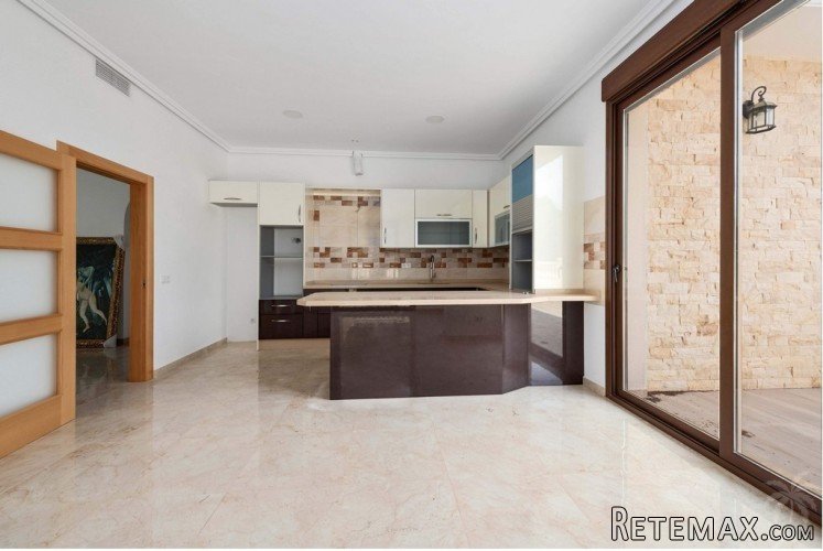 This luxury villa is located in Campoamor, in a very.. - 3