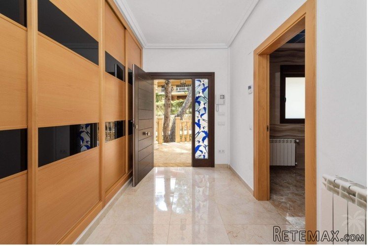 This luxury villa is located in Campoamor, in a very.. - 4