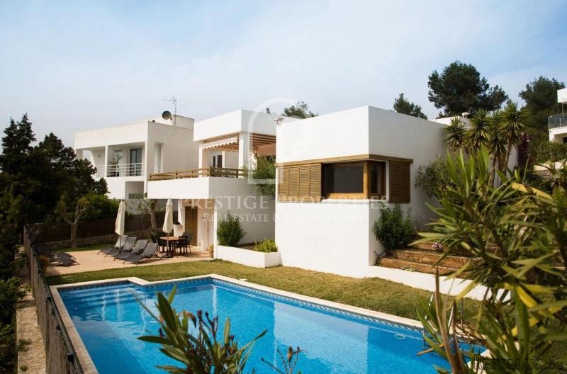 Pretty architect house with beautiful..