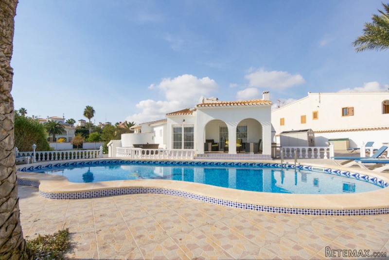 5 Bedrooms - Villa - Alicante - For Sale