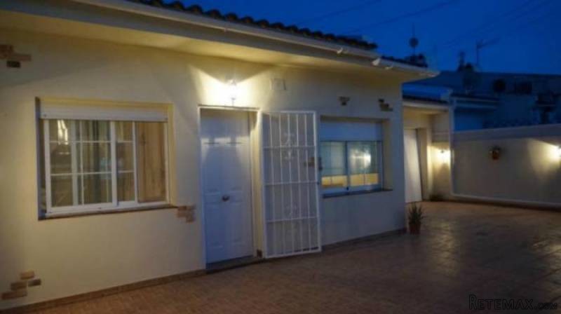 2 Bedroom 1 Bathroom Bungalow In.. - 2