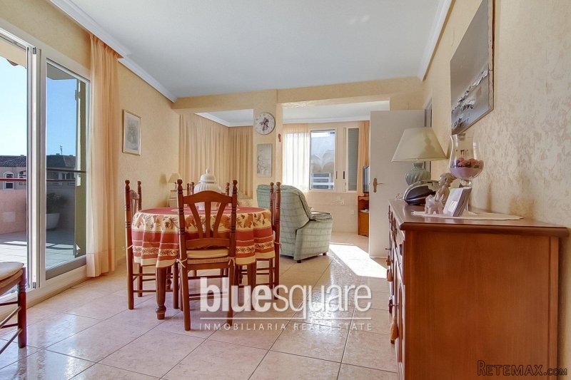2-Bedroom top floor apartment, 200m.. - 2
