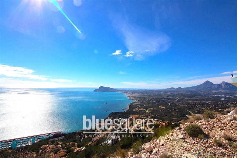 Exceptional Plot with Sea Views in..