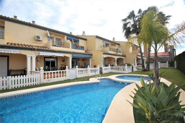 This duplex terraced property is located just 1 km from the.. - 2