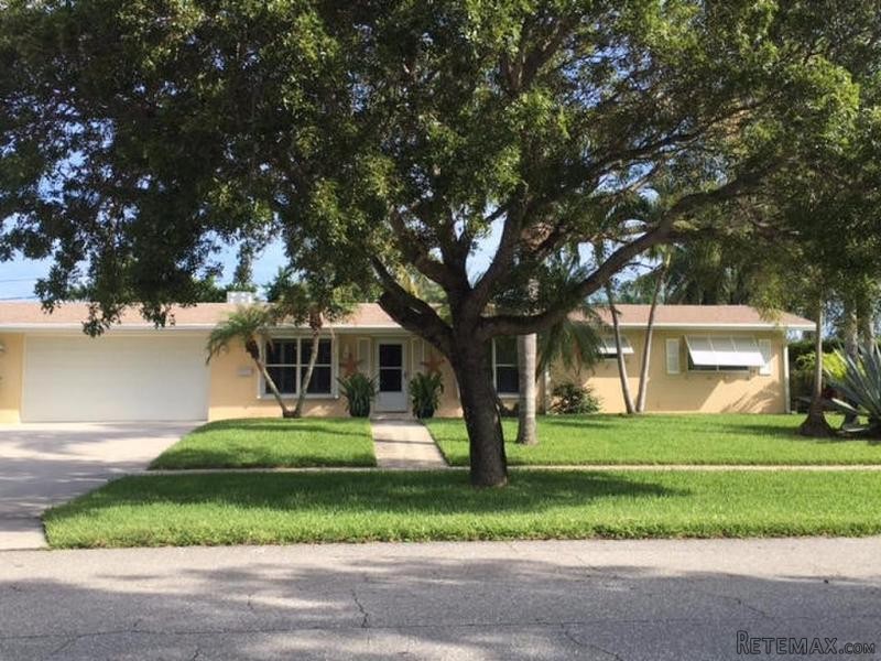 401 Lighthouse Dr, North Palm Beach, FL..