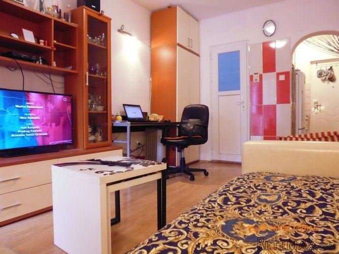 orebić veoma povoljno prodajem mali apartm