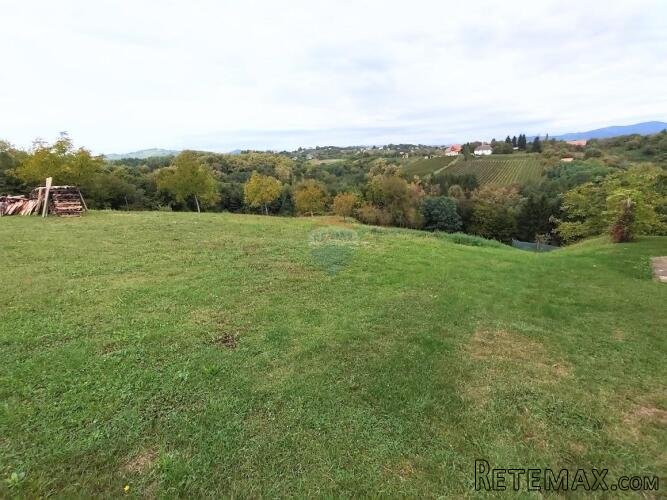 Ozalj; Vrhovac - građevinsko zemljište 3600 m2 blizina Kupe