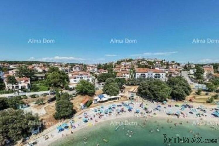 Prodaja luksuznog stana sa dvije etaže, prvi red do mora..