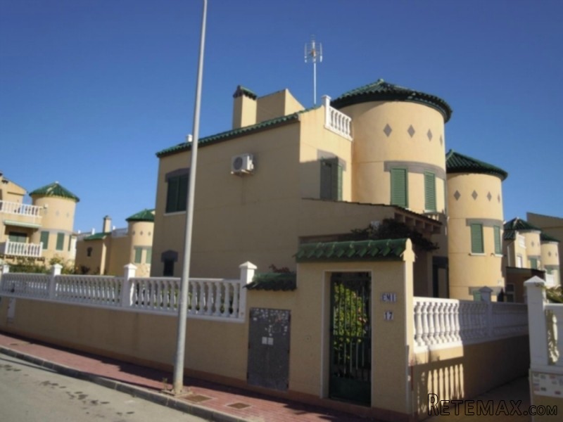 3 Bedrooms - Villa - Alicante - For Sale