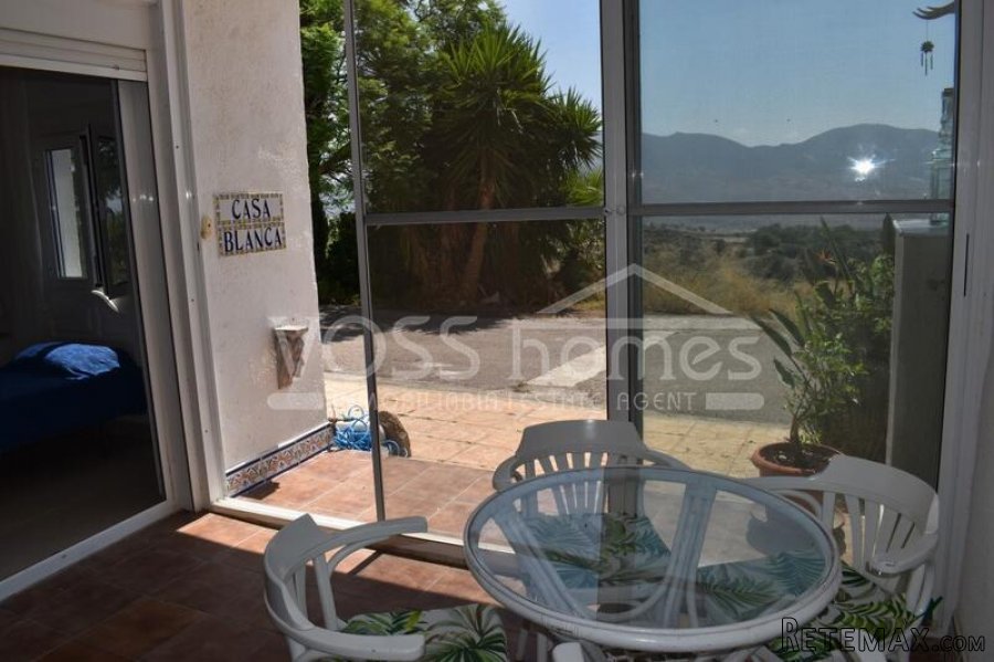 EXCLUSIVE LISTING WITH VOSS HOMES - A recently decorated 2.. - 8