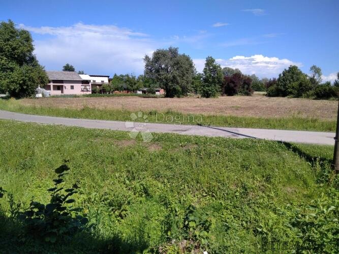 Građevinsko zemljište uz cestu - Dugo selo