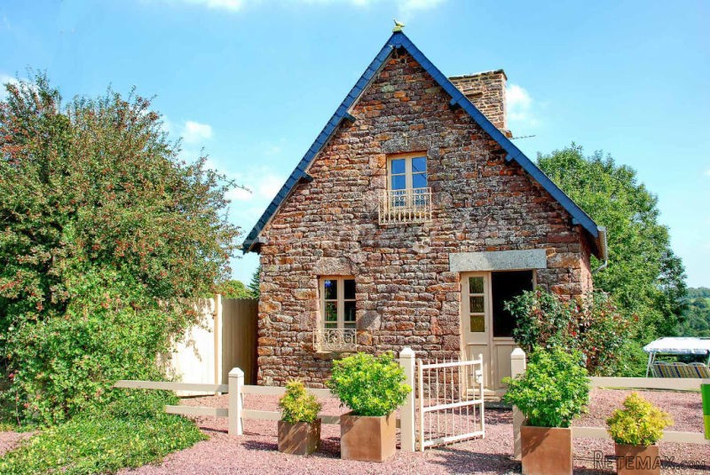 1 Bedroom Pretty Stone House With..