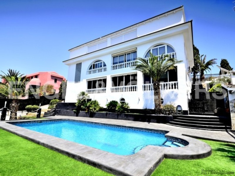 House With Magnificent Views In Benidorm