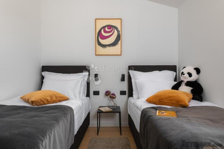 ELEGANTNA VILLA S BAZENOM, NOVOGRADNJA! - 11