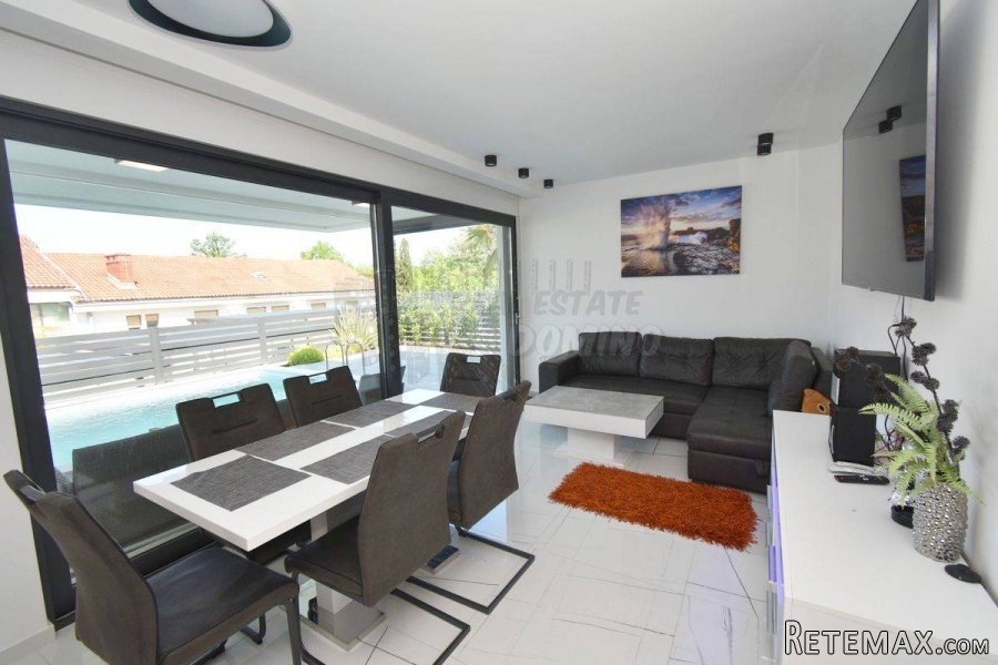 Prekrasan apartman s vlastitim bazenom 70 m od mora! Njivice - 11