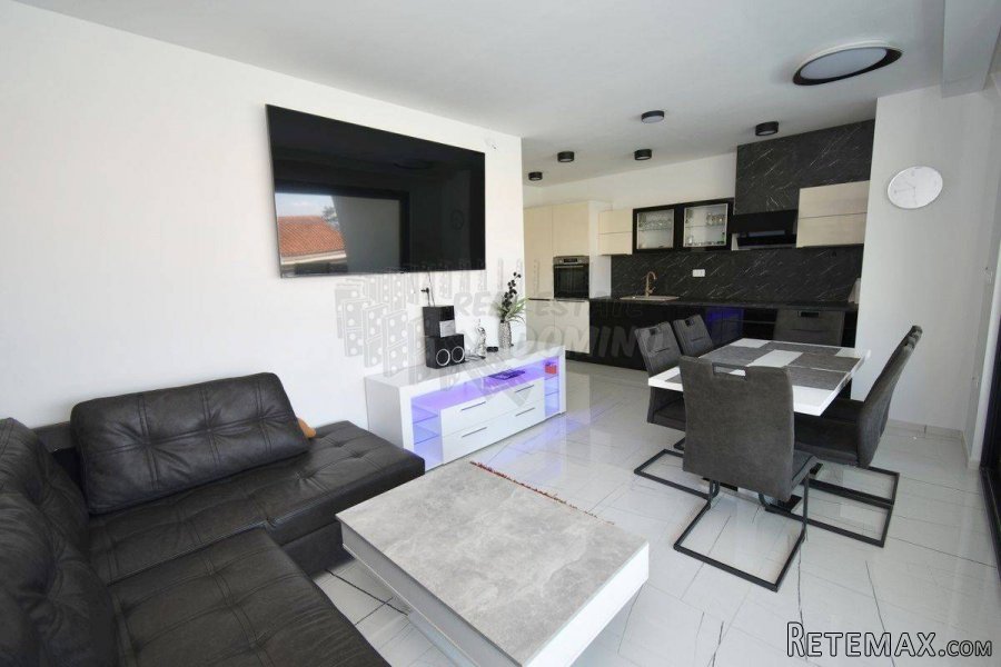 Prekrasan apartman s vlastitim bazenom 70 m od mora! Njivice - 12
