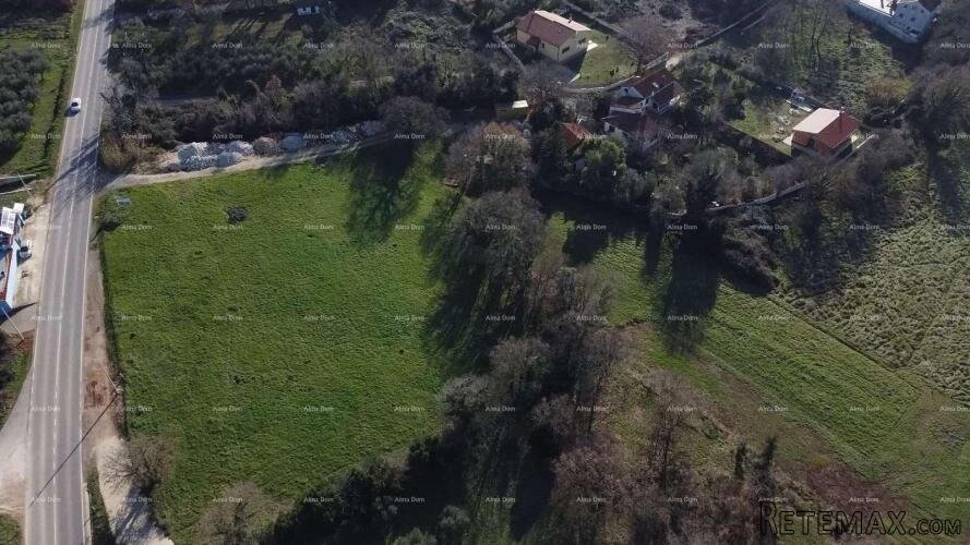 Prodaje se građevinsko zemljište u Medulinu, 6700m2 - 2