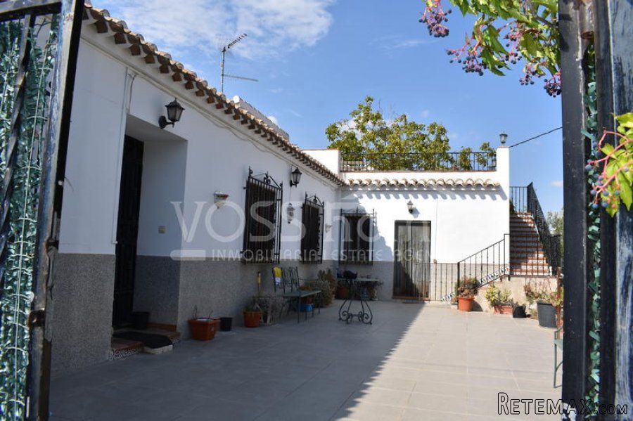 Large country property with 4 bedrooms and 2 bathrooms in.. - 13