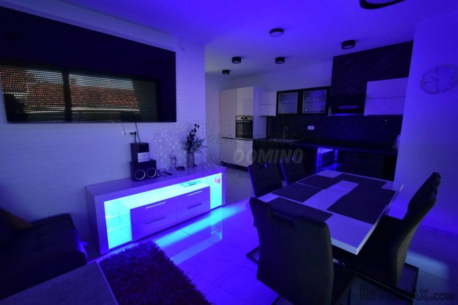 Prekrasan apartman s vlastitim bazenom 70 m od mora! Njivice - 13
