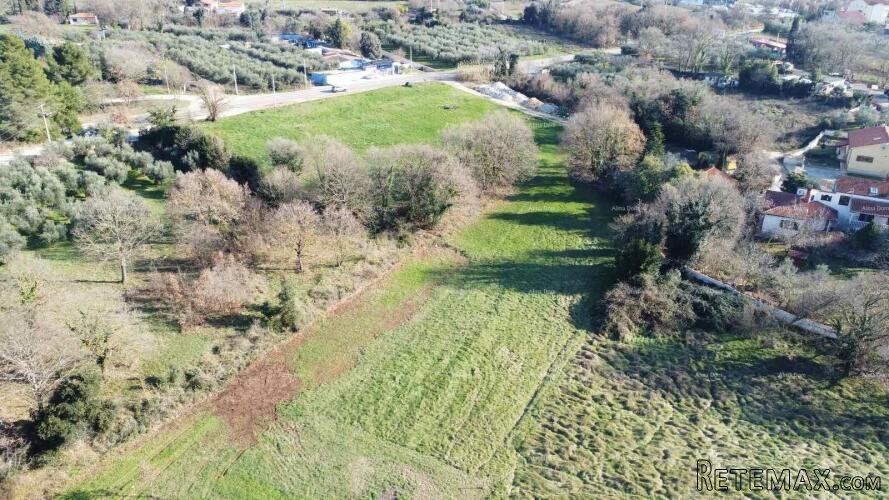 Prodaje se građevinsko zemljište u Medulinu, 6700m2 - 3