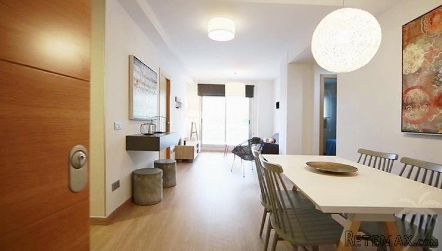 This apartment complex in Oliva is located in a desirable.. - 3