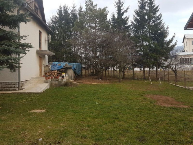Prodajem kuću u centru Gračaca