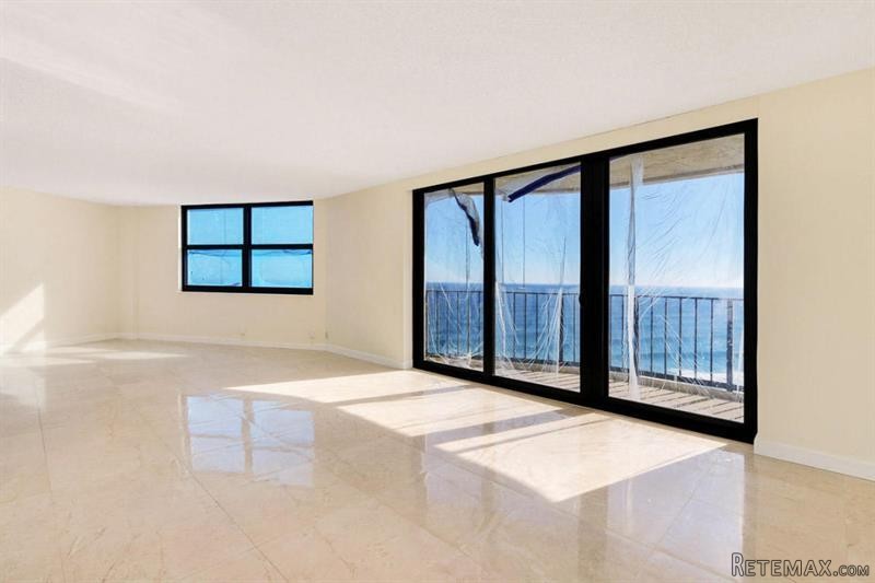 2 bedroom Residence For Sale: Singer.. - 2