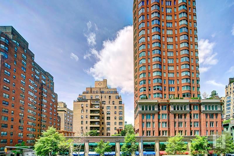 3 bedroom Apartment For Sale: 201 EAST..