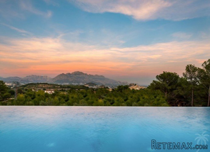In the beautiful village of Polop this amazing villa is.. - 3