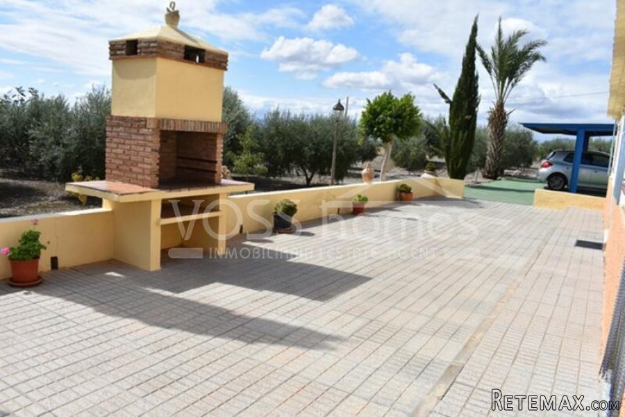 A lovely, very well kept country property of 274m2 with 3.. - 4