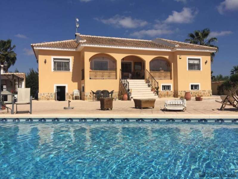 Beautiful Large 6 Bedroom Villa For..