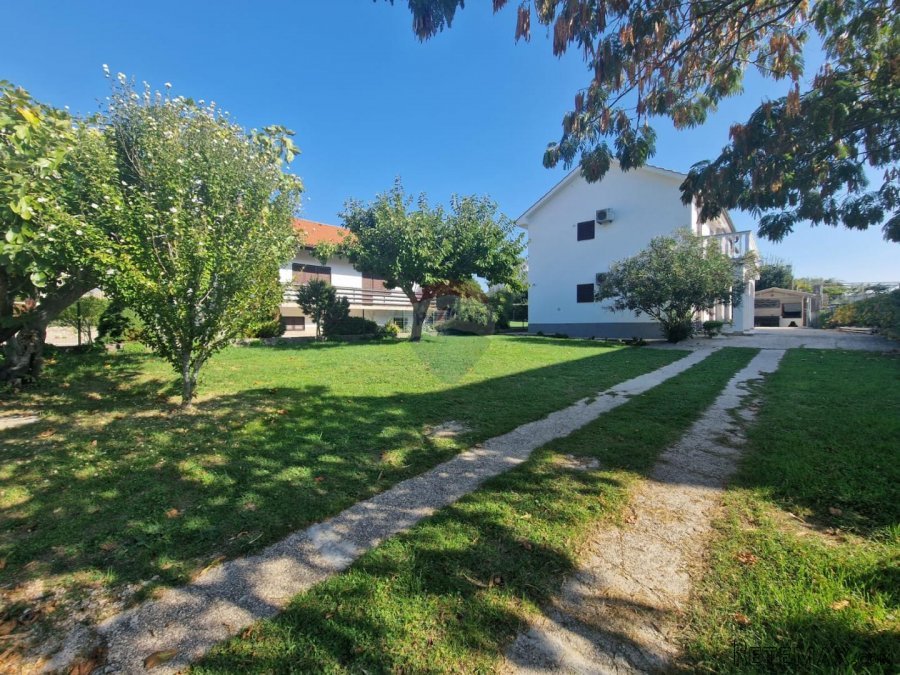 Baška - jurandvor - kuća 200m² - vrta 654m²