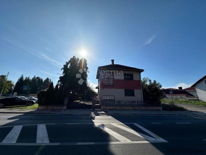 CENTAR GRADA, KUĆA, 2 POMOĆNA OBJEKTA, PLUS 2000m2 GRAĐEVINS