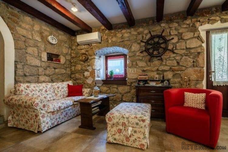 BAŠKA - rustikalna oaza 50m od mora sa vrtom