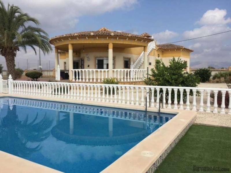 4 bedroom villa with pool and tennis in..