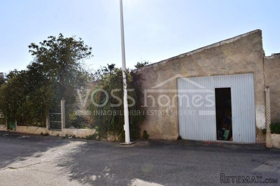 A 4 bedroom, 1 bathroom village house of 160m2 with garage.. - 2