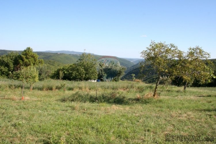 GRAĐEVINSKA PARCELA S POGLEDOM NA RAŠKU DRAGU